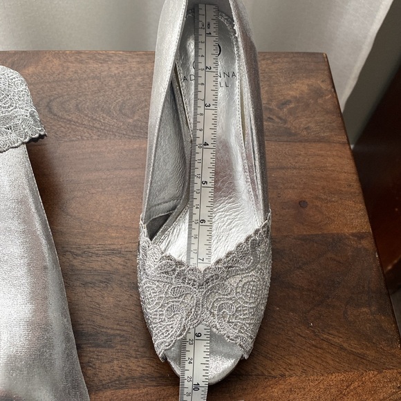 Silver open toe Adrianna Papell pumps with lace - Picture 7 of 7